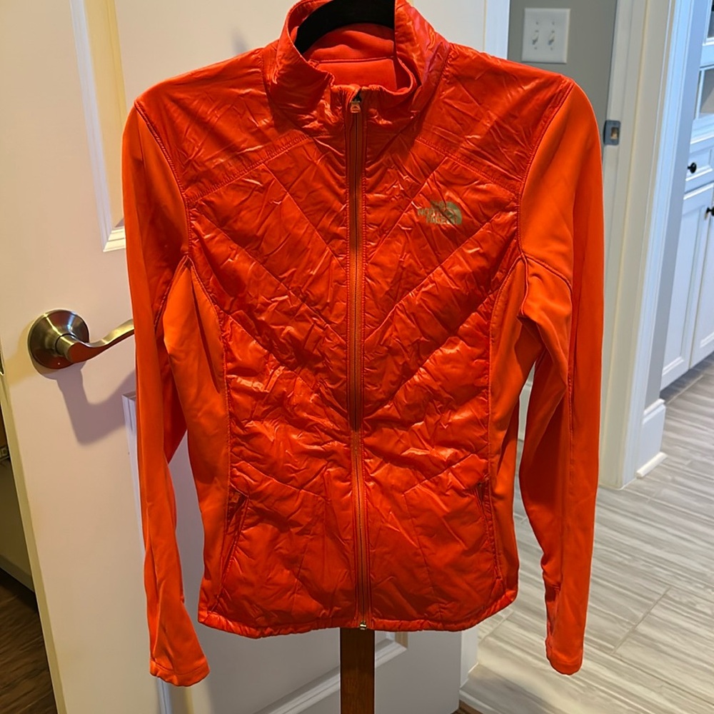 Running jacket
Size Medium